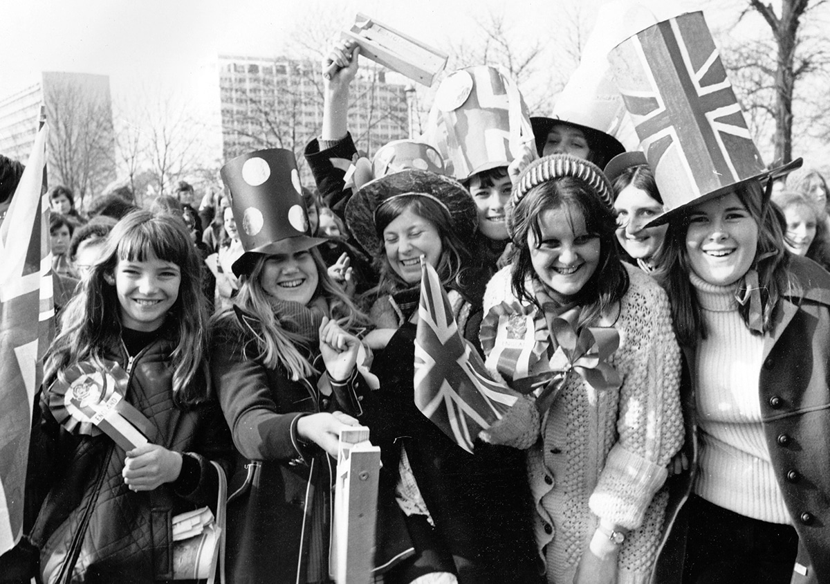 1973 Wembley schoolgirl supporters1
