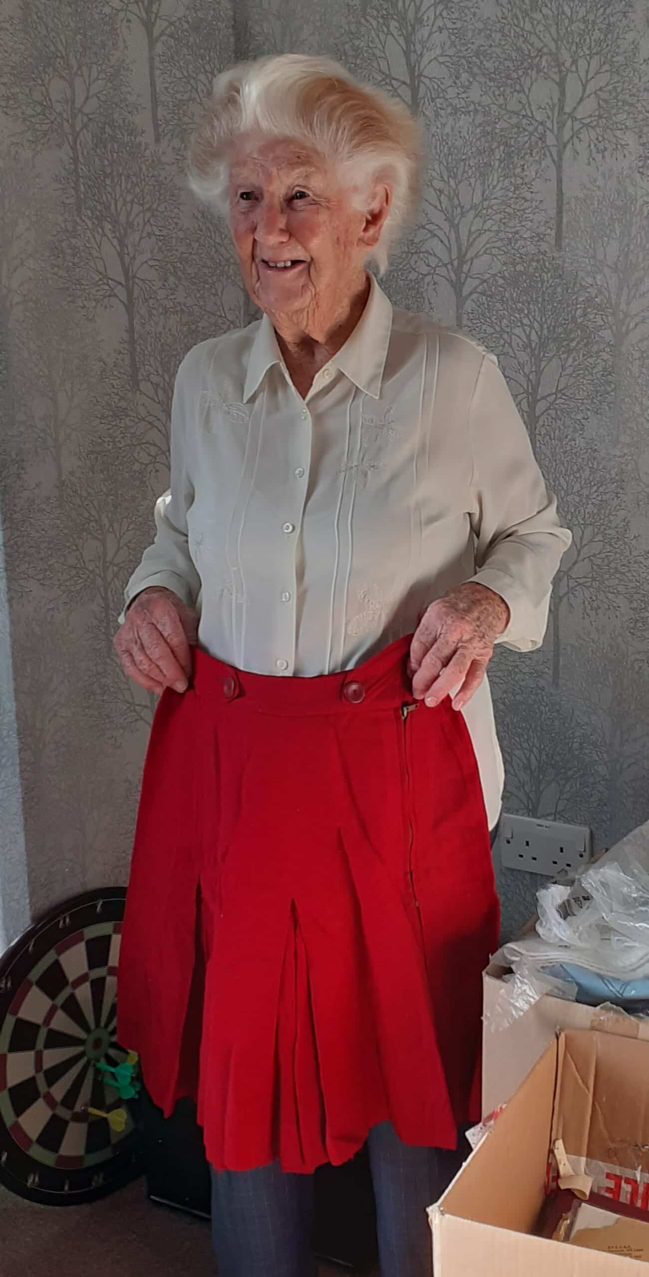 Biddy Burgum and her kit 01