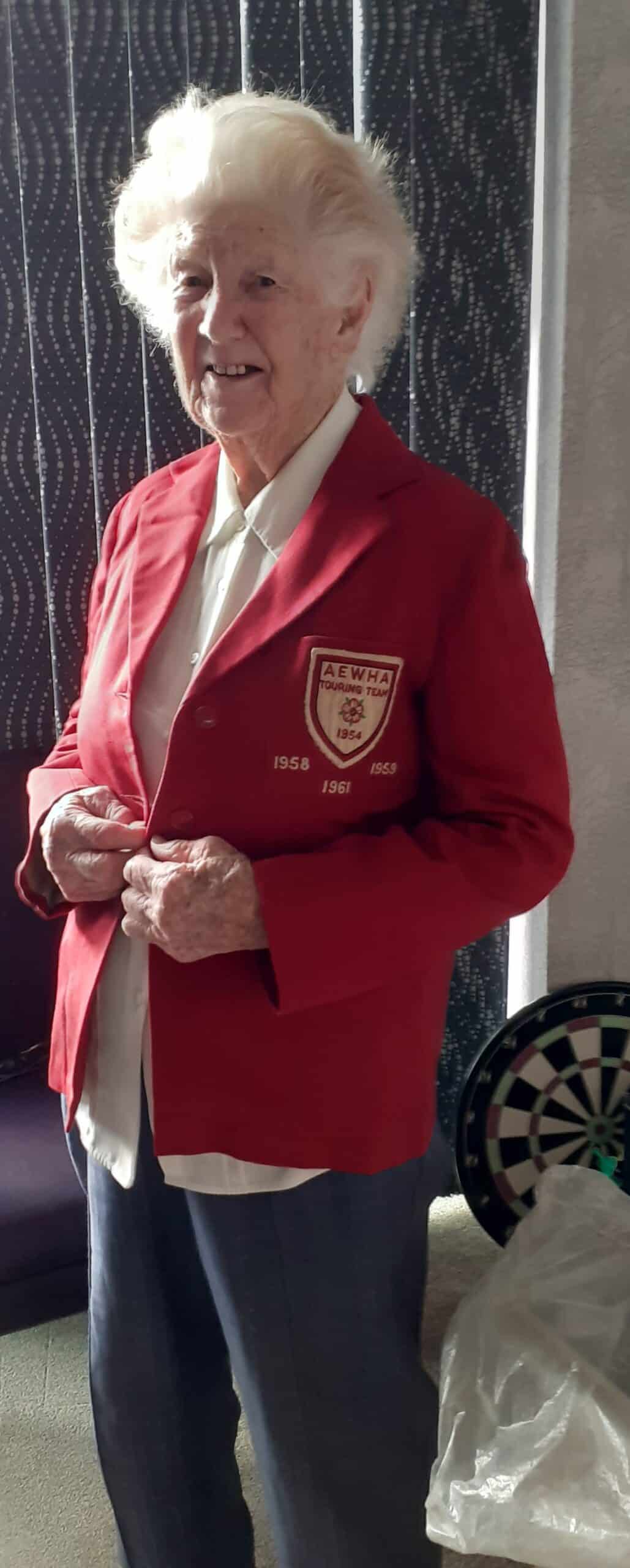 Biddy Burgum and her kit 02